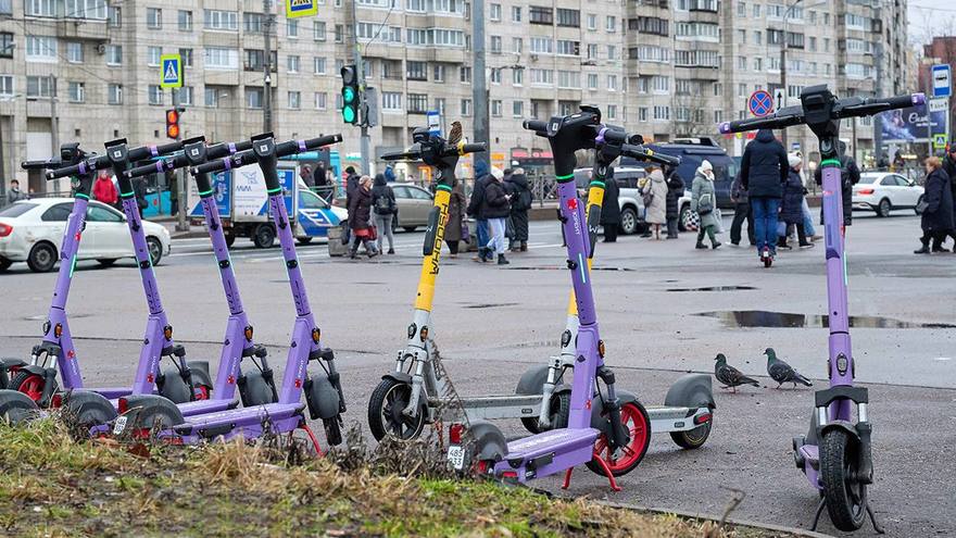 Электросамокаты хотят запретить в Кудрово.