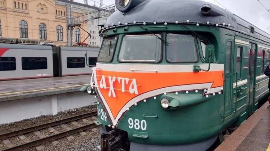 Ретропоезд в стиле 70-80х прокатит до Выборга в День ВМФ