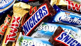 Сети «Пятёрочка» и «Перекрёсток» отказываются от продукции Mars — это Snickers, Twix, Bounty, Mars, Milky Way, M&M’s, Skittles и другие. 