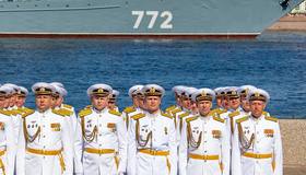 Салют и военный морской парад, в день ВМФ в Петербурге отменен — комитет по транспорту 
