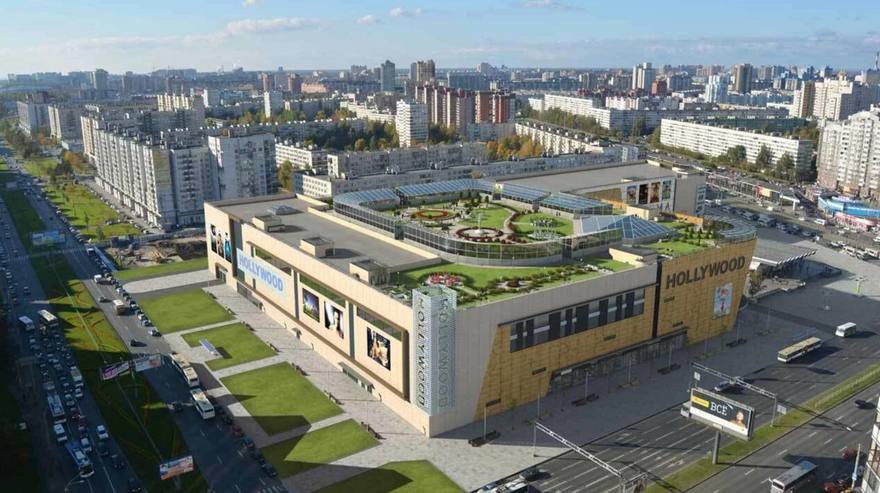 Крупнейший ТЦ «Голливуд» откроется в августе 2025 года. Он расположен рядом со станцией метро «Пионерская».
