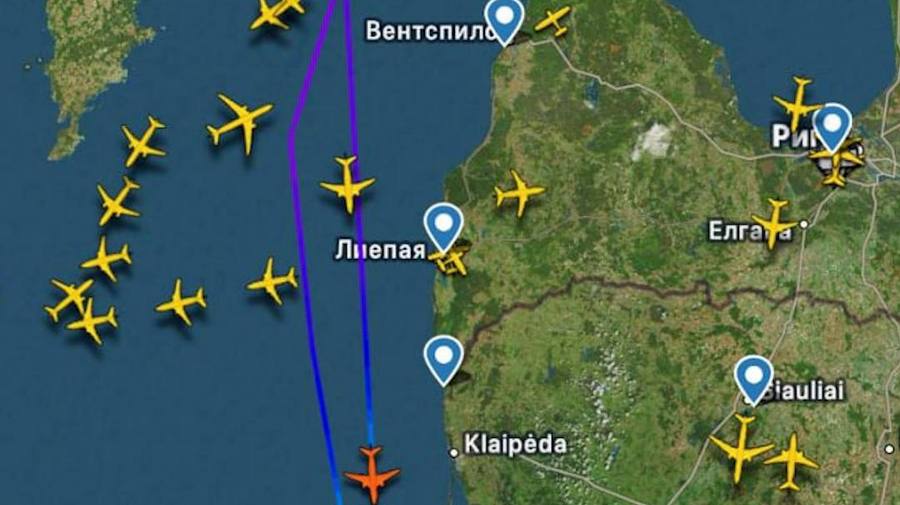 Самолёт из Калининграда в Петербург развернули в небе и вернули назад.