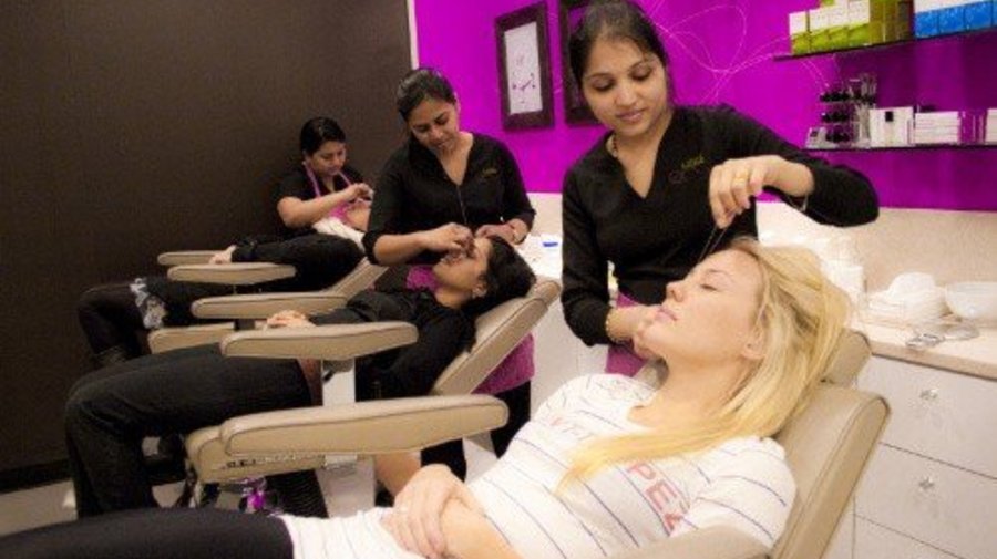 Brow bar: Где работают с бровями