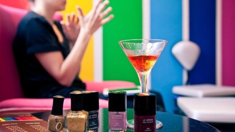 Nail Bar