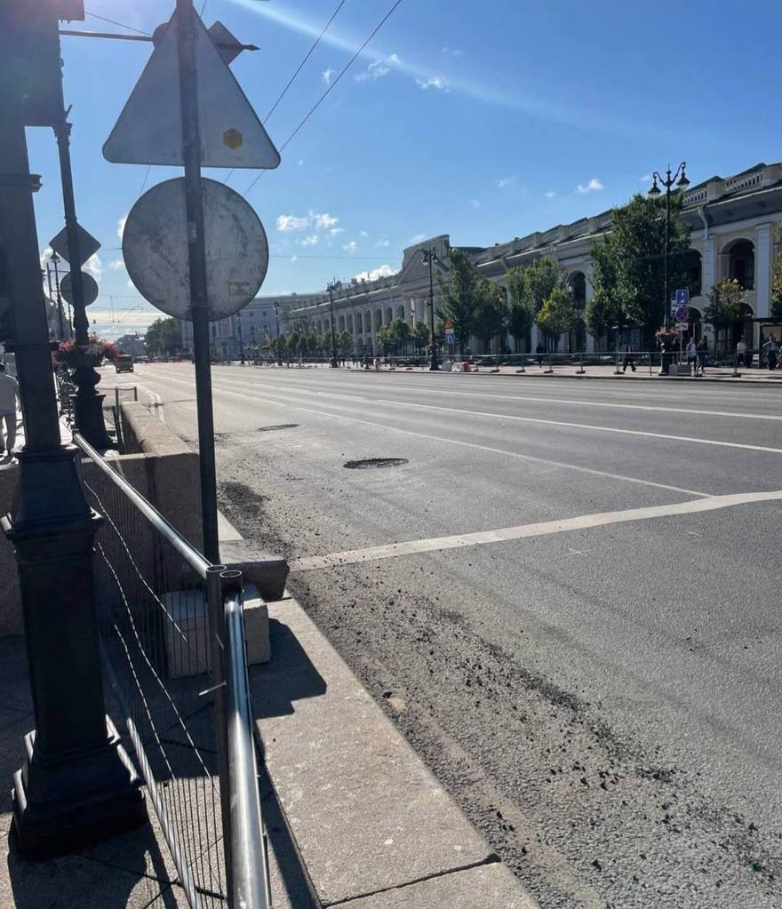 Невский проспект полностью перекрыли из-за ремонта. Работы продлятся до 27 августа.