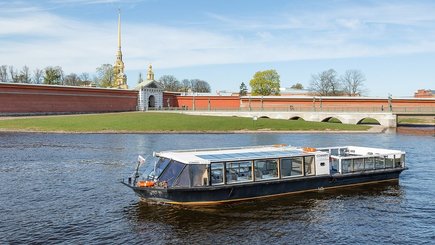 Праздник на воде: арендуйте теплоход и получите час в подарок — фото 5
