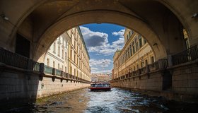 Праздник на воде: арендуйте теплоход и получите час в подарок