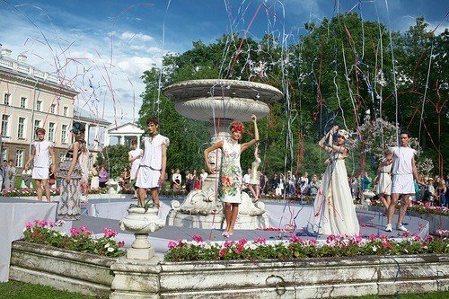 Театрализованное дефиле «Англомания»