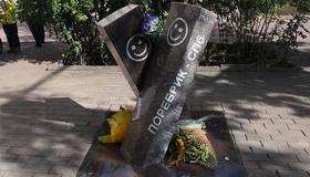 Поребрик дружбы между Петербургом и Москвой отмечает сегодня свой день рождения. Ему исполнилось восемь лет.