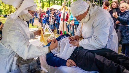 Реконструкция подвига Петергофского десанта в семейном танковом парке «Стальной десант»  — фото 4