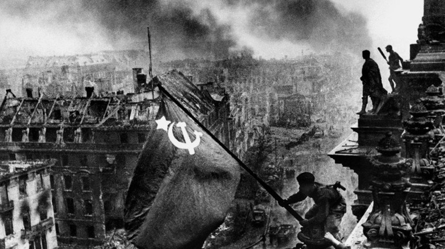 Выставка «Дорогами войны и мира Евгения Халдея»