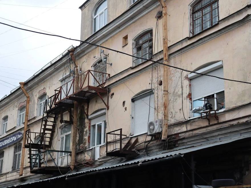 КГИОП обратился в суд с требованием обязать собственников и арендаторов Апраксина двора провести реставрацию фасадов