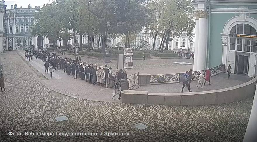 В Эрмитаж сегодня огромные очереди