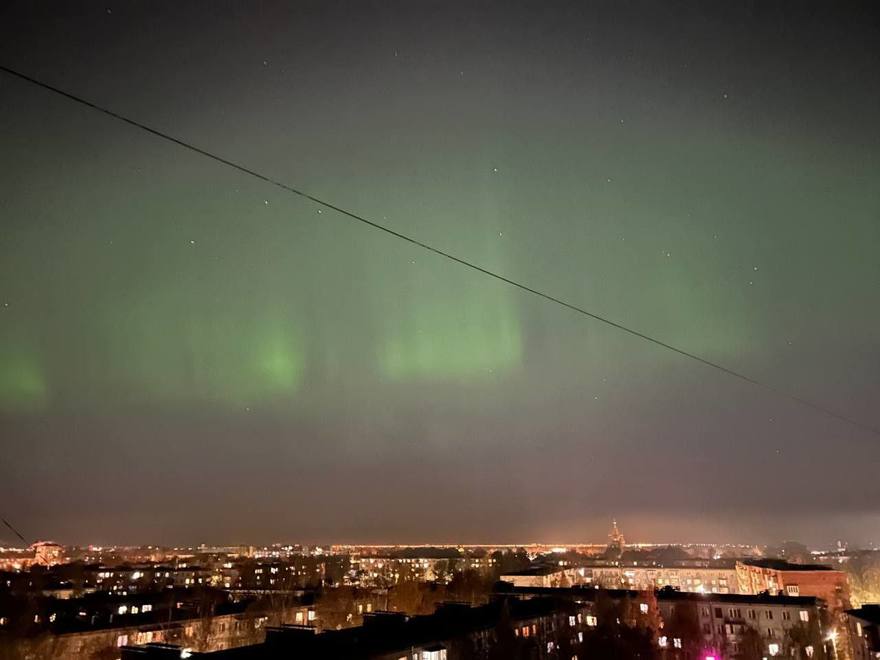 Северное сияние озарило Петербург и Ленобласть