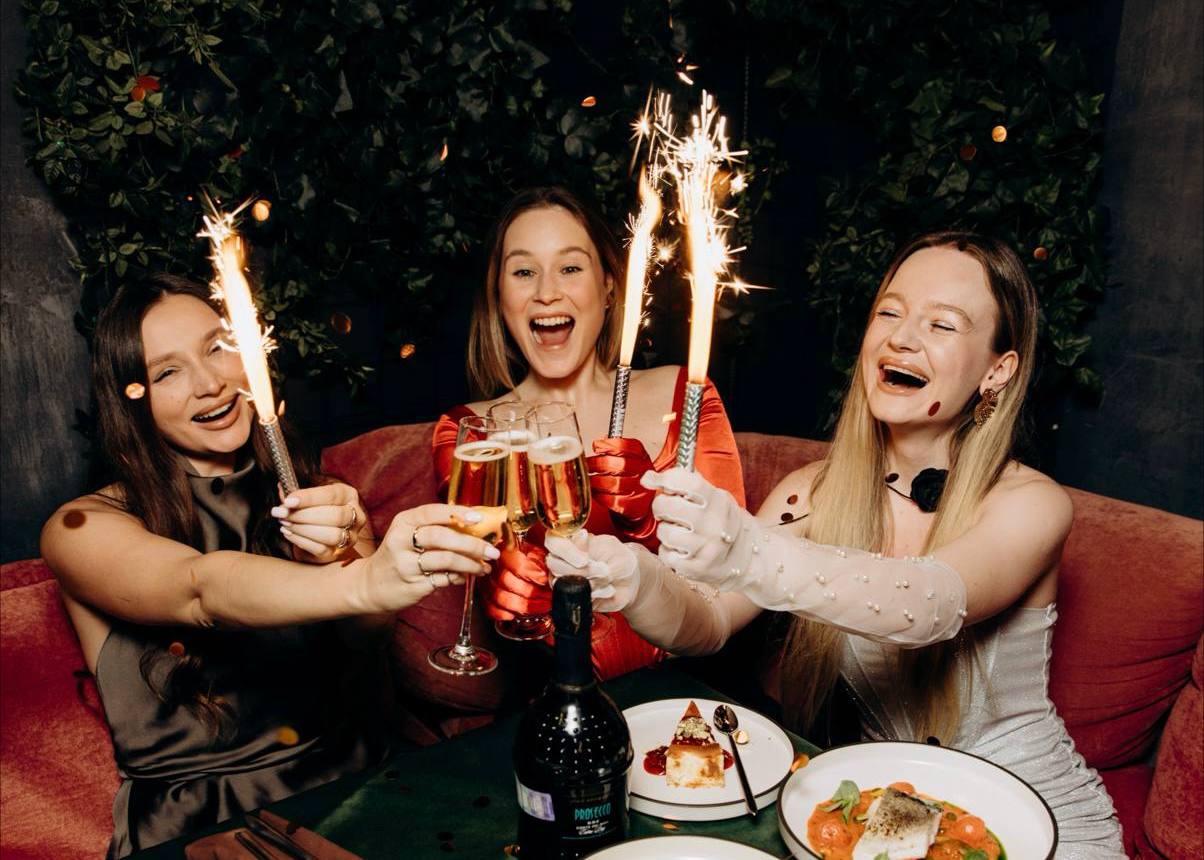 Акция «Девичьи вечера - вдвое веселее»: скидки до 50% по вторникам и четвергам для девушек в Cherish