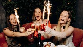 Акция «Девичьи вечера - вдвое веселее»: скидки до 50% по вторникам и четвергам для девушек в Cherish