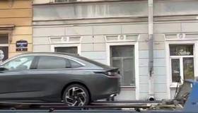 Комитет по транспорту  устроил рейд в центре с эвакуацией автомобилей со скрученными и скрытыми номерами