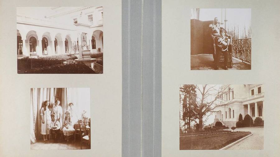 Альбом с фотками императрицы Александры Федоровны продали за 13 миллионов рублей на аукционе в Петербурге.
