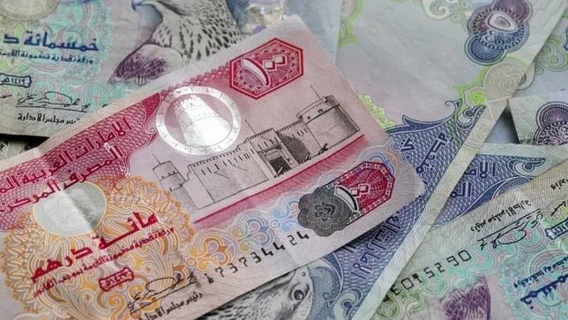 В России теперь можно снять дирхамы и баты прямо в банкомате