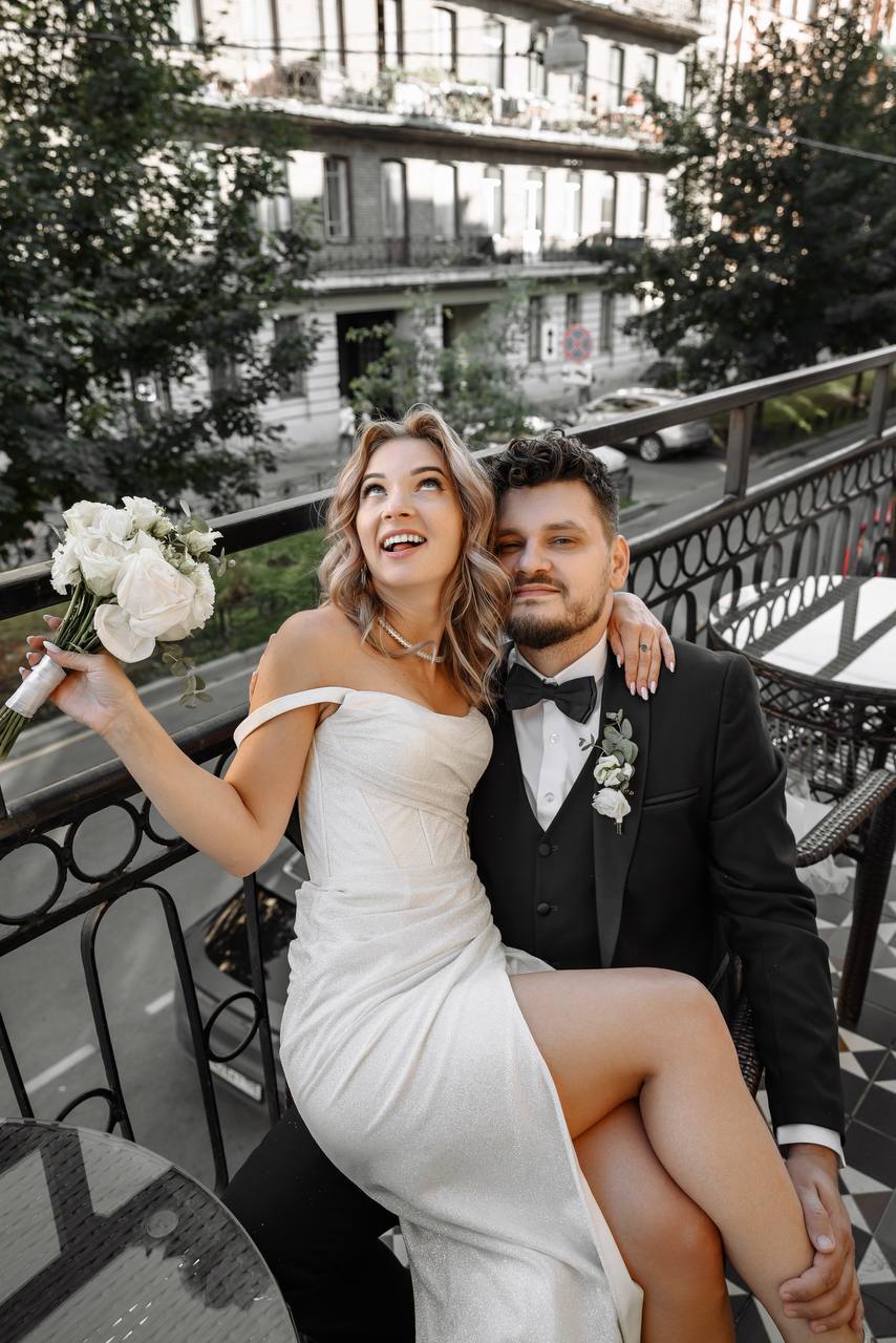 Пары из Москвы захватили почти все красивые даты для бракосочетания во дворцах Петербурга