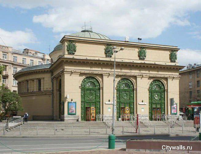 Фасады и стилобат станции метро «Нарвская» планируют отреставрировать 