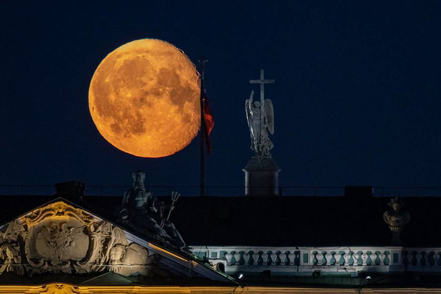 Бобровое суперлуние увидят петербуржцы 