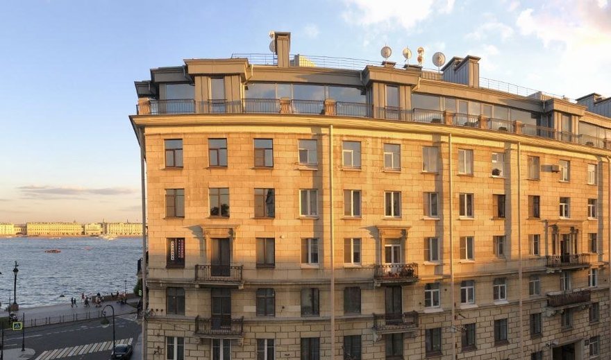 Самая дорогая квартира в «сталинке» выставлена на продажу за миллиард рублей.