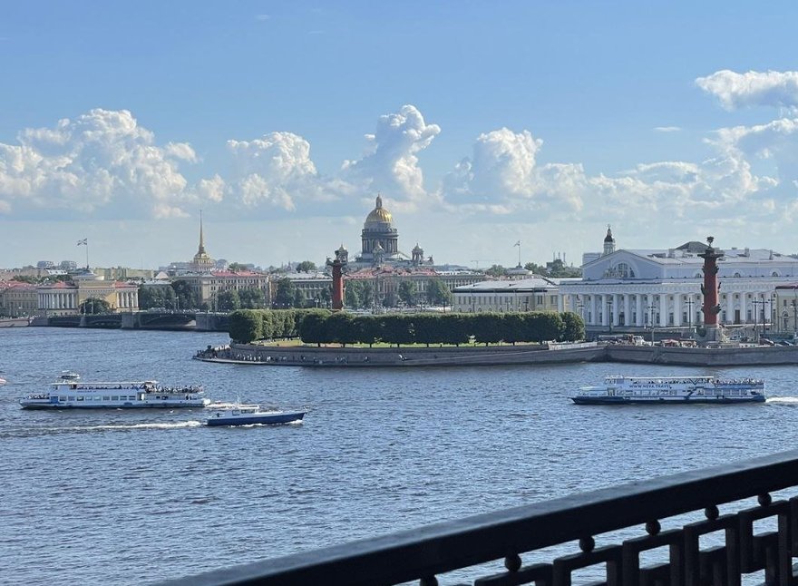 Самая дорогая квартира в «сталинке» выставлена на продажу за миллиард рублей.