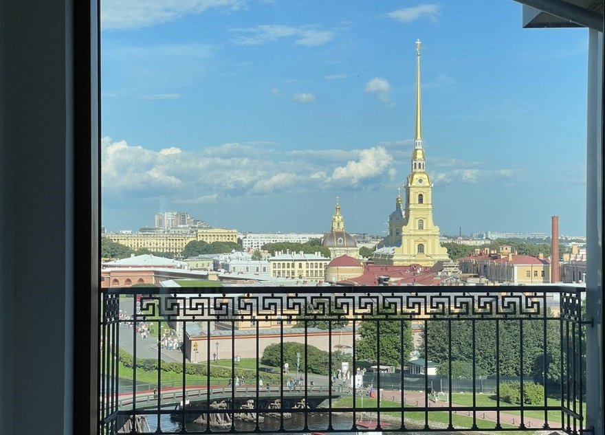 Самая дорогая квартира в «сталинке» выставлена на продажу за миллиард рублей.