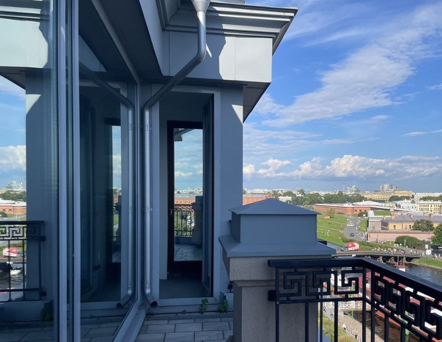 Самая дорогая квартира в «сталинке» выставлена на продажу за миллиард рублей.