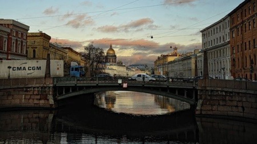 Источник фото: sun-fotos.ru/potseluev_most