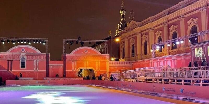 Каток на Конюшенной площади закроет движение с 11 ноября до конца января.