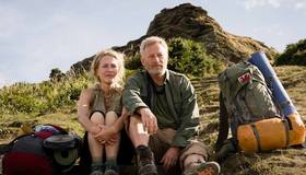 «СОЛЁНАЯ ТРОПА»: всероссийская премьера вдохновляющей истории о настоящем счастье с участием Джиллиан Андерсон и Джейсона Айзекса