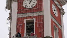 Думскую башню уже украшают к Новому году.