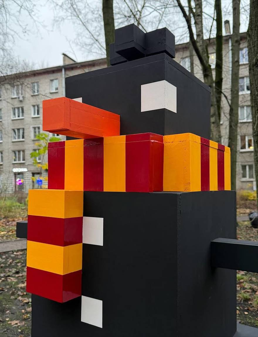 Мусоровик — повелитель черных пакетов замечен в Петербургею