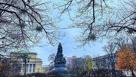 Петербург наполняется новогодней атмосферой 