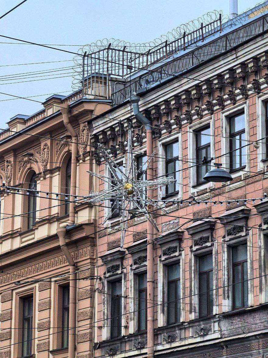 Петербург наполняется новогодней атмосферой 