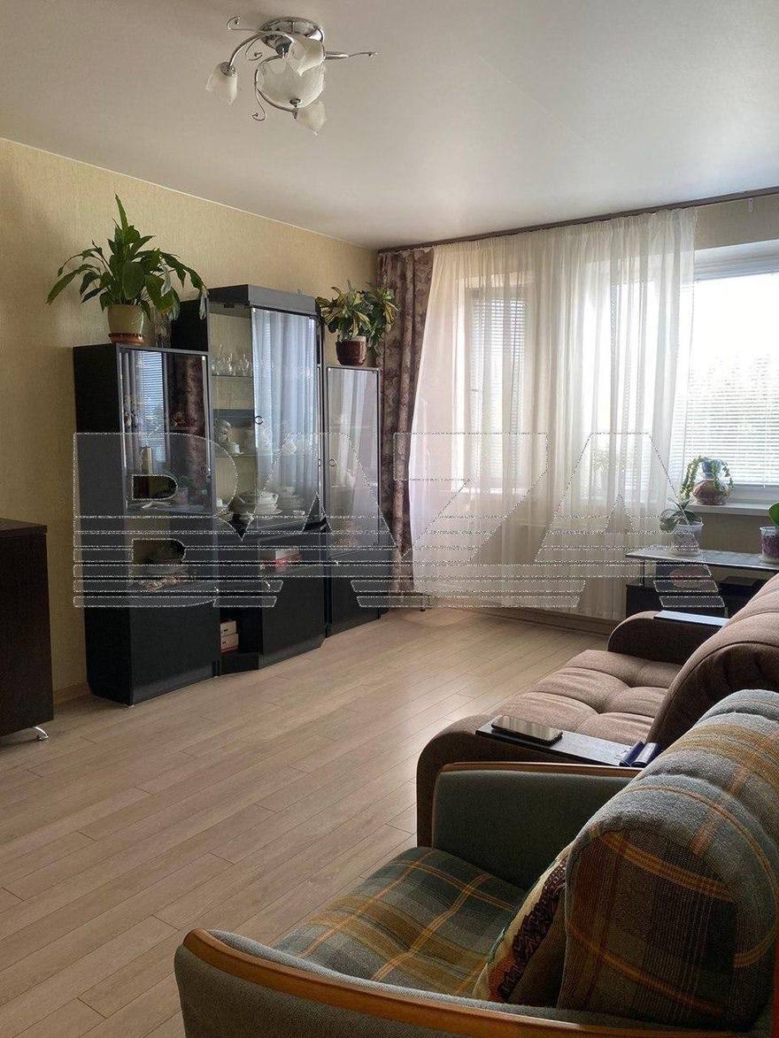 Пожилая петербурженка продала свою квартиру за 8,5 миллионов рублей, однако после сделки отказалась съезжать, заявив, что её обманули.