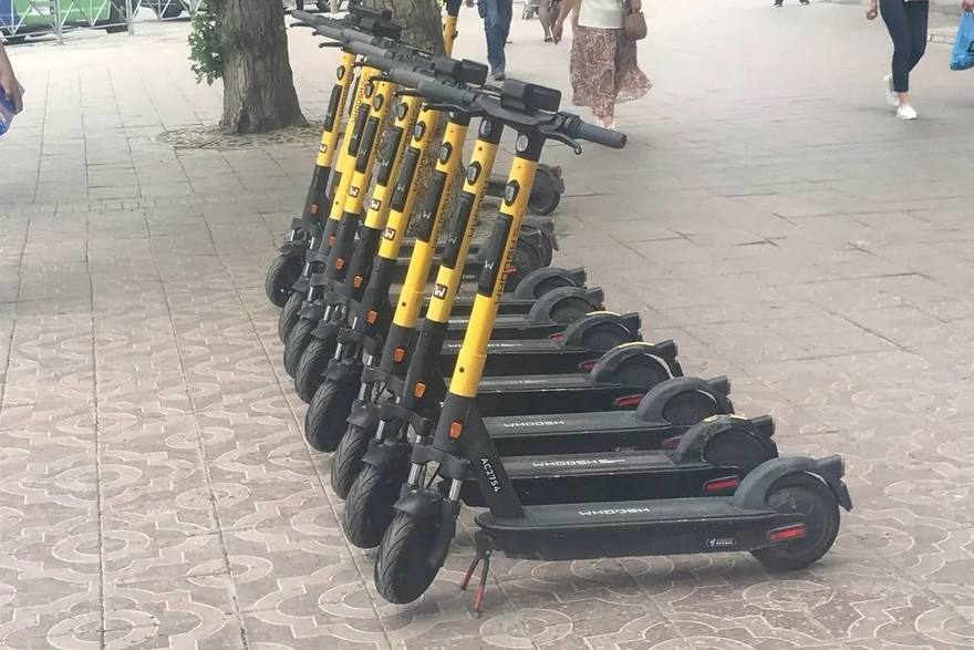 Сезон проката электросамокатов в Петербурге подходит к концу, но точной даты его завершения пока нет