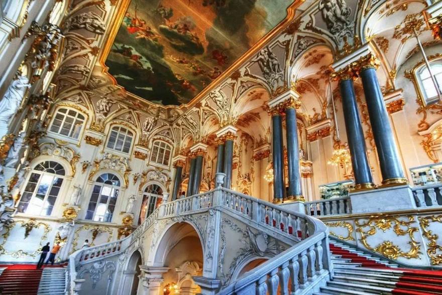 С 1 декабря билет в Эрмитаж вырастет на 200 рублей — до 700 рублей.