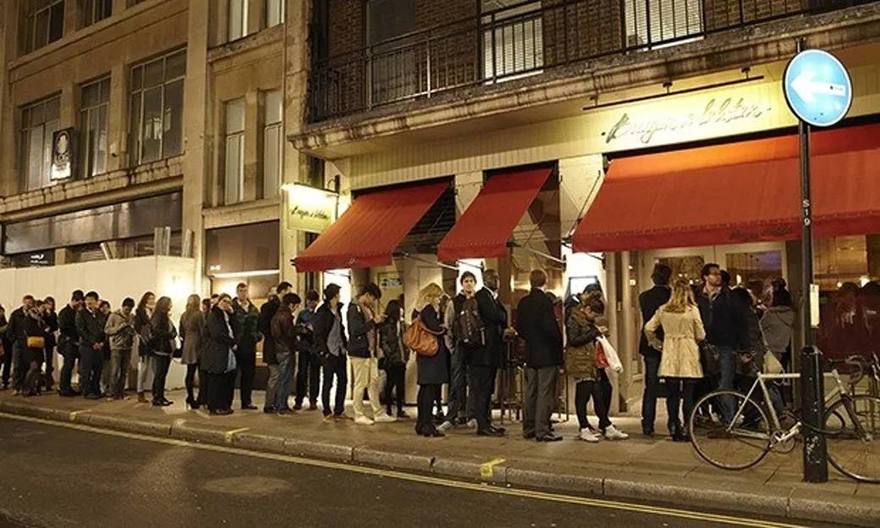 Появилась схема, которая позволяет петербуржцам массово штурмовать рестораны и бары с минимальными затратами