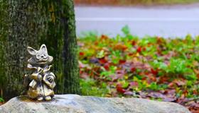 Милого лисёнка Архипа установили в Петергофе