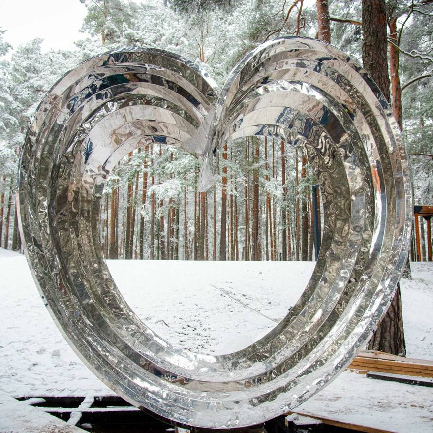 В Сосновом Бору появилось ледяное «Сердце влюблённых»