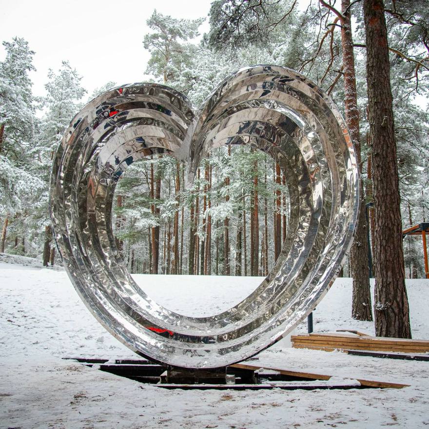 В Сосновом Бору появилось ледяное «Сердце влюблённых»