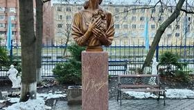 Памятник балерине Майе Плисецкой установили на набережной Пряжки