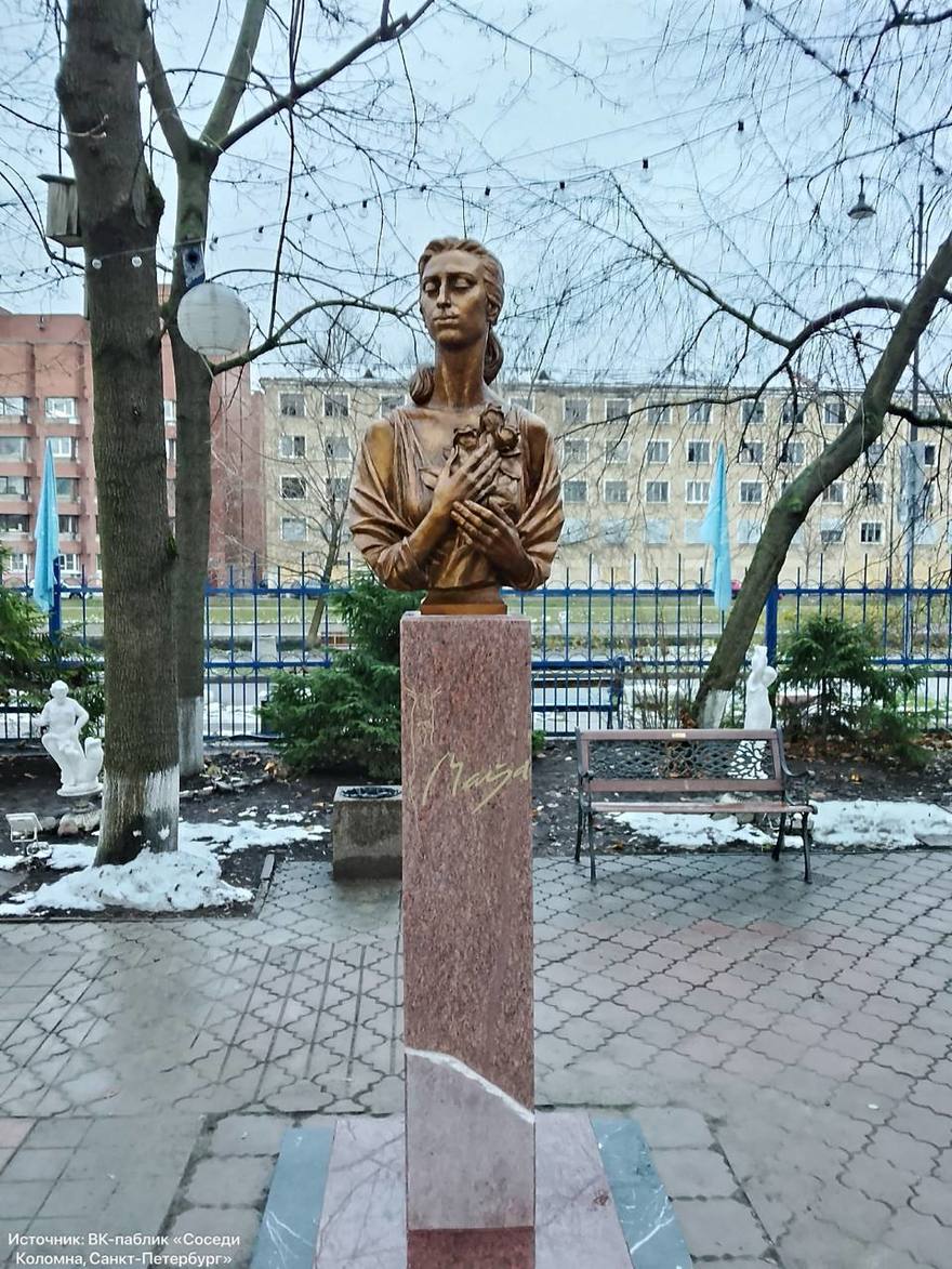 Памятник балерине Майе Плисецкой установили на набережной Пряжки