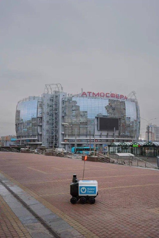 В Петербурге появились роботы-доставщики — их тестируют в Приморском районе.