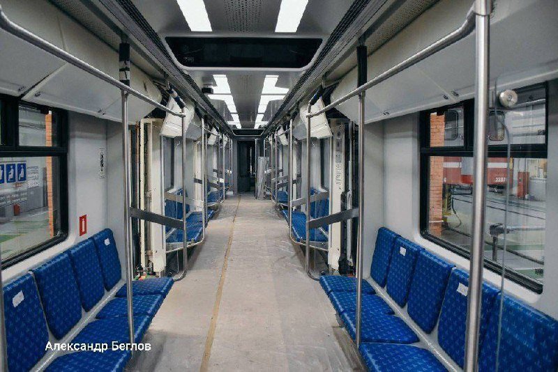 В Петербурге представили новый поезд «Балтиец‑2» в синем цвете. Состав планируют направить на Московско‑Петроградскую линию метрополитена.  