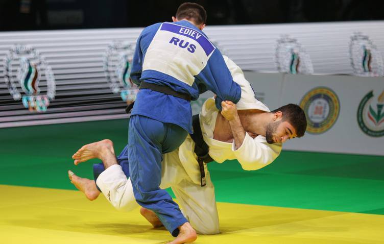 Международная федерация дзюдо вернула российским спортсменам право выступать на международных турнирах под флагом страны, сообщает пресс-служба IJF.