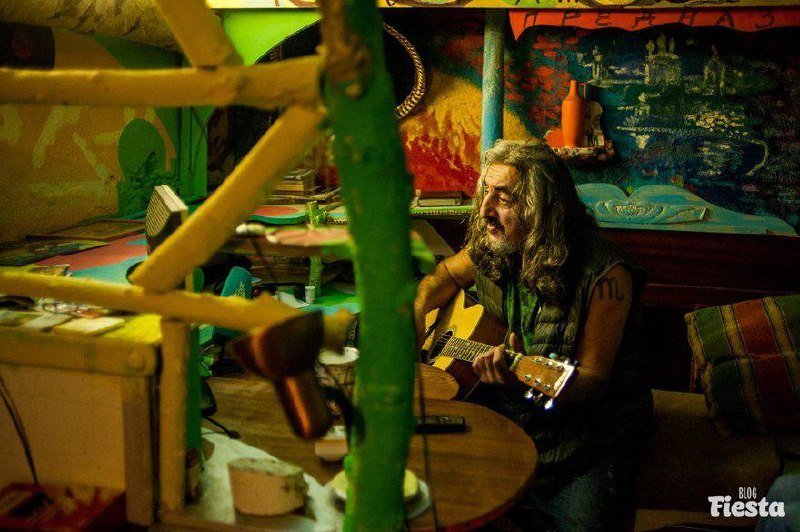 Неизвестные подожгли подвал известного петербургского художника Нельсона 